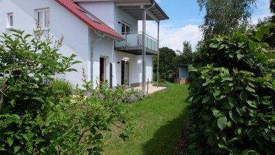 Neuwertig, großzügig, hell, inklusive EBK, direkt am See