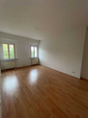 Charmante 2,5-Zimmer-Dachgeschosswohnung mit Einbauküche und Aufzug – Toplage in Halle (Saale)