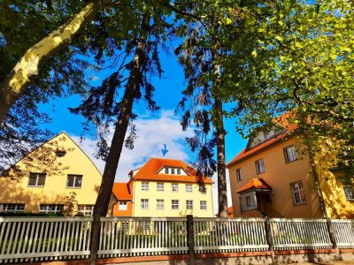 Penthouse-Gefühl in Hellerau: Einzigartige DG-Wohnung m. Fernblick, Loggia & Carport, provisionsfrei