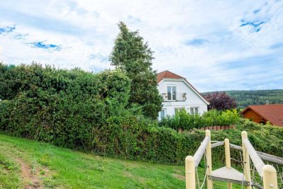 Attraktives Zweifamilienhaus in Niefern-Öschelbronn – ideal für Familien und Anleger