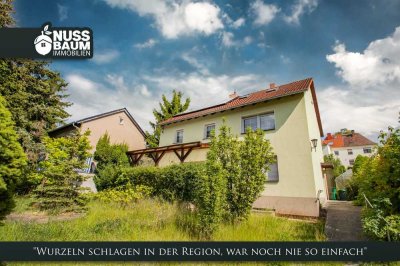Großzügiges Wohnhaus mit Garten, zwei Garagen und Solarthermie