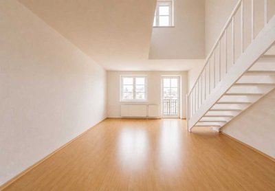 Sanierte 3,5 Raum Dachgeschoss Maisonette - Wohnung mit Balkon & 2 Dachterassen