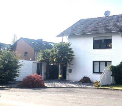 Modernisiertes Einfamilienhaus mit Wintergarten, Garage und 3 Stellplätze  in Top Lage von Pongs