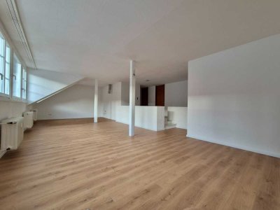 Neue Einbauküche - frischrenovierte 3-Zi.-Wohnung (104 m²) + TG-Stellplatz in Top-Lage