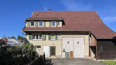 Sanierungsbedürftiges Bauernhaus mit Gewölbekeller, Scheuer und Garten