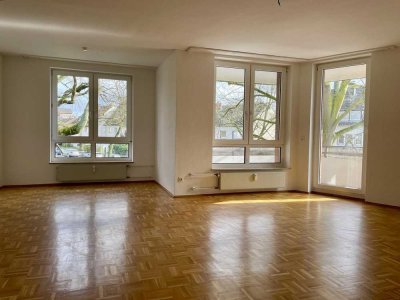 Großzügige 4-Zimmer-Wohnung in Lörick, Düsseldorf