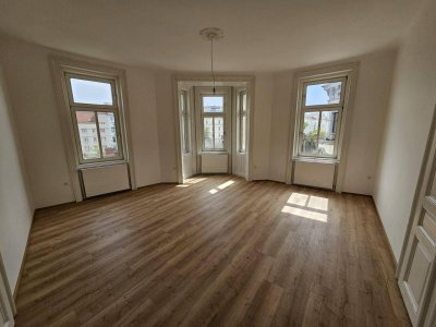 Helle, zentrumsnahe 4 Zimmer Altbauwohnung, 2 Gehminuten zur zur U6, 3. Stock ohne Lift