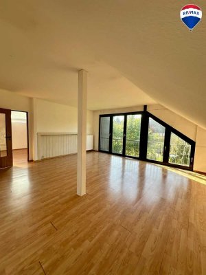Attraktive 3-Zimmer-Mietwohnung mit Dachloggia im 1. OG eines gepflegten Zweifamilienhauses