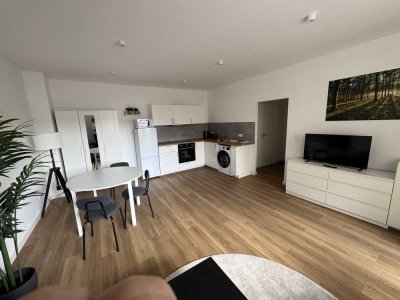 Von privat: Erstbezug nach Sanierung: Premium-Apartment voll möbliert