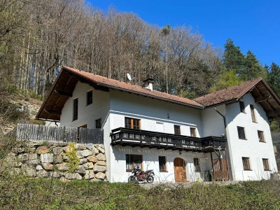 Gemütliches Landhaus mit Einliegerwohnung in erhöhter Waldrandlage - Sehr ruhig gelegen!