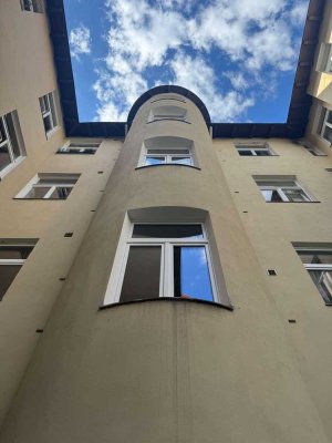 4-Zimmerwohnung im Altbaucharme mit Balkon in Schmargendorf-Charlottenburg