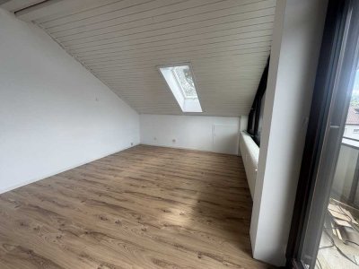 Lichtdurchflutete 1,5 Zimmer Wohnung mit Balkon und EBK
