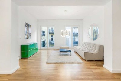 Kollwitzkiez, Rykestraße: 2-Zimmerwohnung im 3. OG mit Lift, Süd/Ost-Balkon, EBK, Tageslichtbad