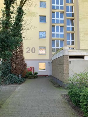 Ich bin ab sofort zu haben - große 2-Zimmerwohnung mit Laminatboden