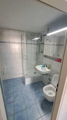 2-Zimmer-Wohnung mit neuem Kleiderschrank, Balkon und EBK in Feuerbach