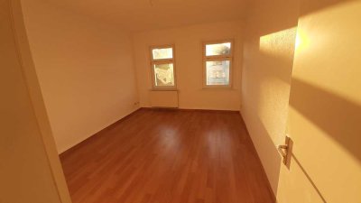 Helle 2-Zimmer Wohnung mit Balkon in Leipzig-Knauthain-Knautkleeberg