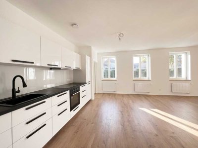 TOP-Sanierte, hochwertige 3,5-Zimmer-Wohnung (Effizienzklasse B) mit Terrasse und Einbauküche