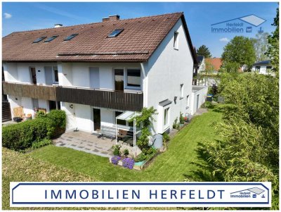 Sehr schönes Reiheneckhaus in ruhiger und beliebter Lage mit Garage und großem Traumgarten