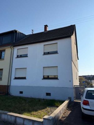 2-Fam-Haus mit großem Grundstück (Privatverkauf)