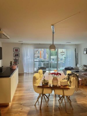 Neuwertige Maisonettenwohnung mit Dachterrasse und Balkon