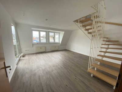 WG geeignet! Vollständig renovierte 4,5-Raum-Wohnung mit Balkon und Einbauküche in Stuttgart