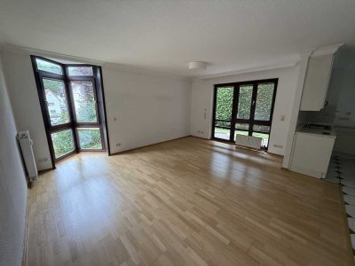 Stilvolle, gepflegte 3-Raum-Hochparterre-Wohnung mit EBK in Bad Vilbel