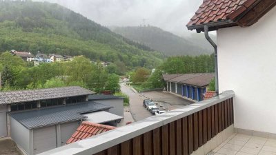 Ansprechende 2-Zimmer-Wohnung mit gehobener Innenausstattung mit EBK in Bad Wildbad Calmbach