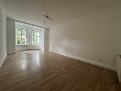 Erstbezug nach Sanierung: Großzügige 1-Zi.-Wohnung mit Wohnküche!