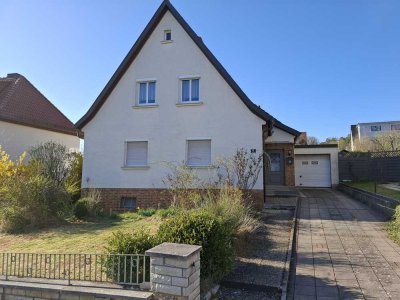Ein- bis Zweifamilienhaus - Renovierungsbedürftig