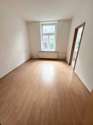 2-Raumwohnung in der KTV mit Laminat und Duschbad...!!!