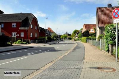 Solides Einfamilienhaus mit Garage und Schuppen - provisionsfrei