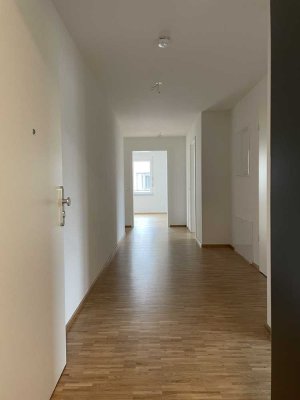 Exklusive, neuwertige 4-Zimmer-Wohnung mit gehobener Innenausstattung mit EBK in Emmendingen