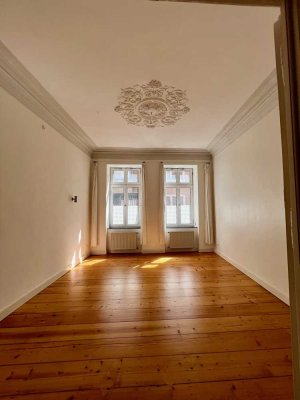Wunderschöne, renovierte Altbauwohnung mit Garten | teilmöbliert