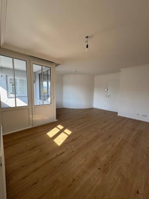 Neu renovierte 2-Zimmer-Wohnung mit Loggia in Salzburg-Liefering zu vermieten
