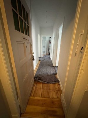 Komplett Sanierte 2-Zimmer-Wohnung, Neue EBK (Abstand 4.050€), Abgezogene Dielen, Balkon