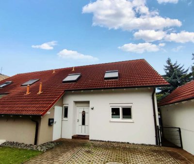 Attraktive Doppelhaushälfte mit sehr guter Ausstattung und neuer Heizung