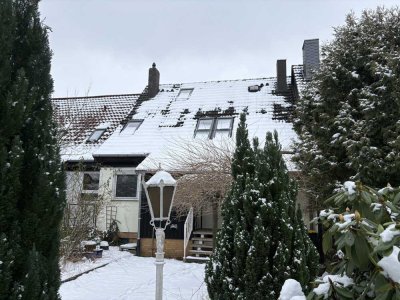 KARSTEN IMMOBILIEN ermöglicht Ihnen: Top geschnittenes Reihenmittelhaus mit Potential in Burgdorf