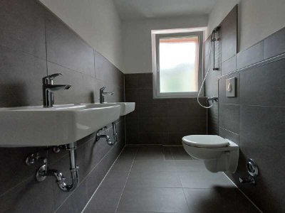Geräumige 2-Zimmer-Whg mit Balkon in gedämmtem Haus