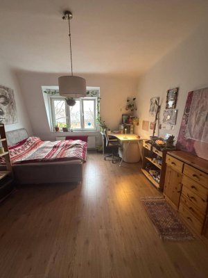 Vollständig sanierte Altbauwohnung, 3 getrennt begehbare Zimmer, Tolle Lage