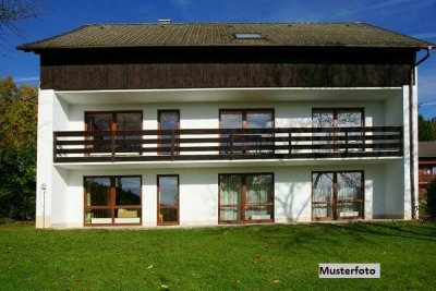 Großzügiges freistehendes 2-Familienhaus mit 2 Garagen