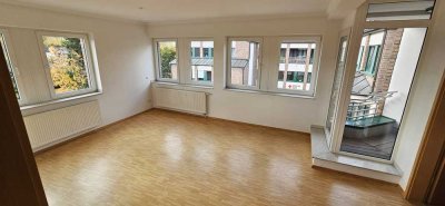 Renovierte helle 3-Zimmer Wohnung in Niederkassel-Rheidt ab sofort