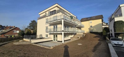Bad Vilbel :  Attraktive 3 Zi Etw mit großzg. eig. Gartenanteil, Neubau 1. Bez., in 6 FH.