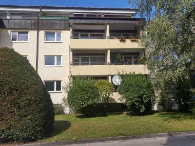 Ruhige, vollständig renovierte 3-Raum-Hochparterre-Wohnung mit Balkon in Wolfratshausen
