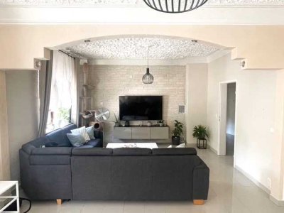 Großzügige 5-Zimmer-Wohnung mit Terasse und 2 PKW Stellplätzen in zentraler Lage in Pforzheim