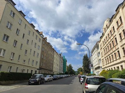 Erstbezug nach Sanierung! Geräumige 2-Zimmerdachgeschosswohnung