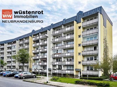 MIT EINBAUKÜCHE + BALKON: RENOVIERTE UND HELLE DREI-RAUM-WOHNUNG MIT KELLERRAUM