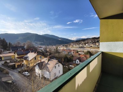 Sonnige 3-Zimmer-Wohnung mit Balkon, Fernblick &amp; Carport – Ruheoase im obersten Stock