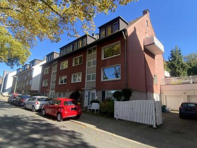 Gepflegte 2 Zimmer-Whg Einbauküche, Bad, Abstellraum, Balkon, Keller, Waschraum