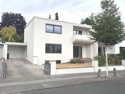 Sanierter Flachdach-Bungalow im Bauhausstil in Bestlage von Bad Nauheim – Grüner Weg 15