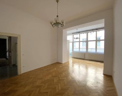 Altbauwohnung mit Terrasse nahe Karlsplatz und Oper! VB